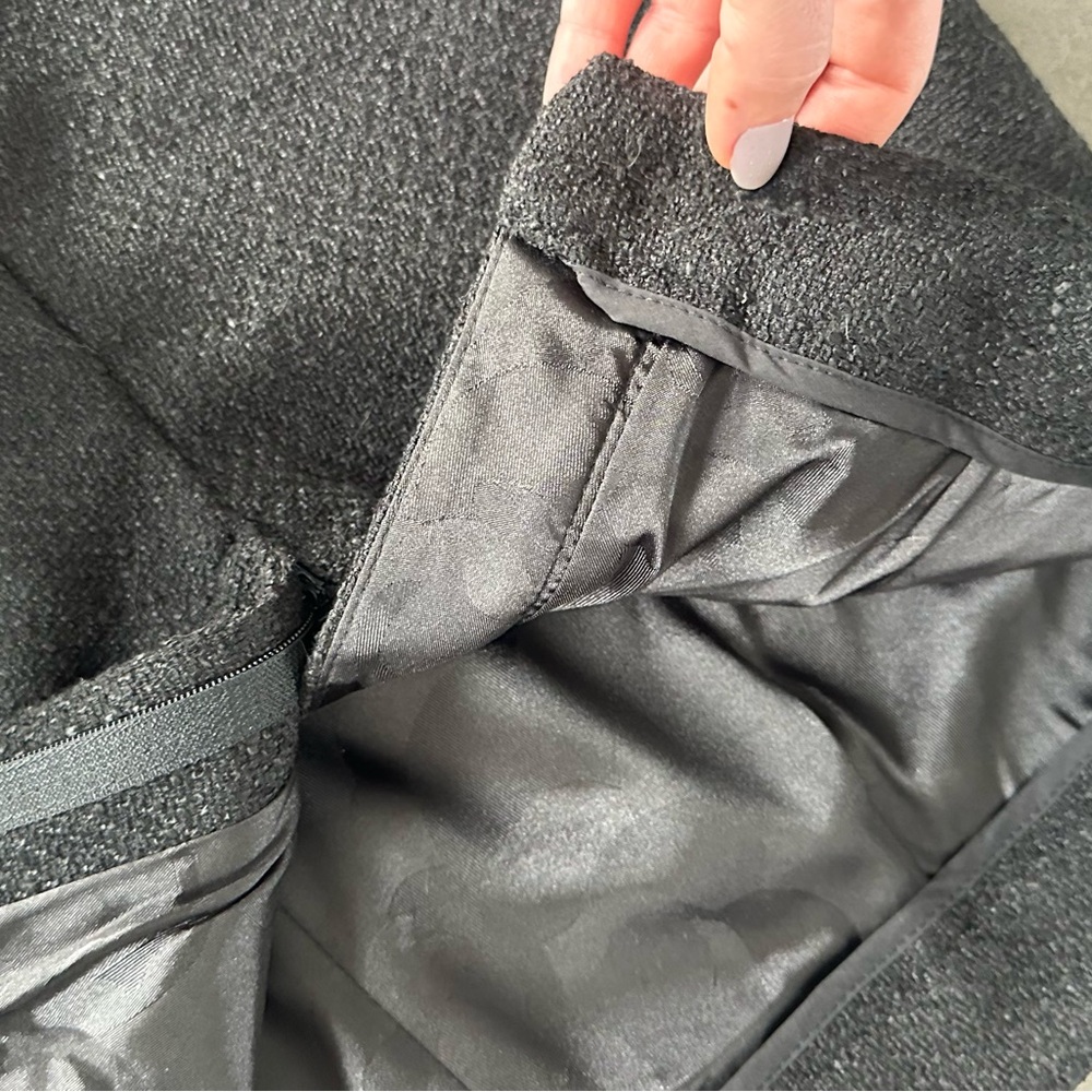 CHANEL Elegant Black Men's Shorts - Picture 7 of 8